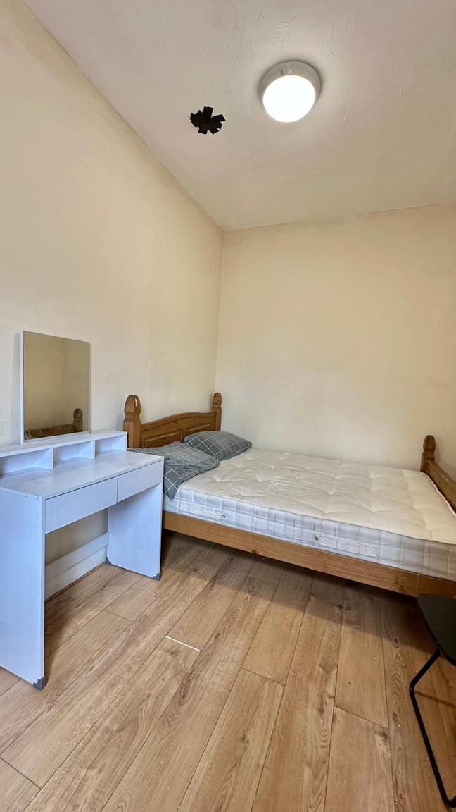 Rooms for rent in Levenshulme Main Photo