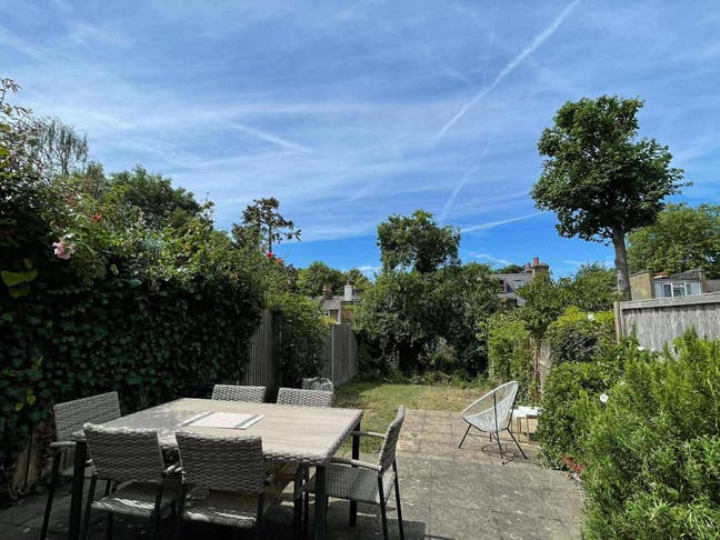 Bright Double Rooms in Friendly, Wholesome House  Main Photo
