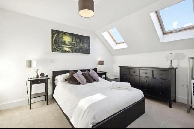 Double Room en-suite in 3-bed house Main Photo
