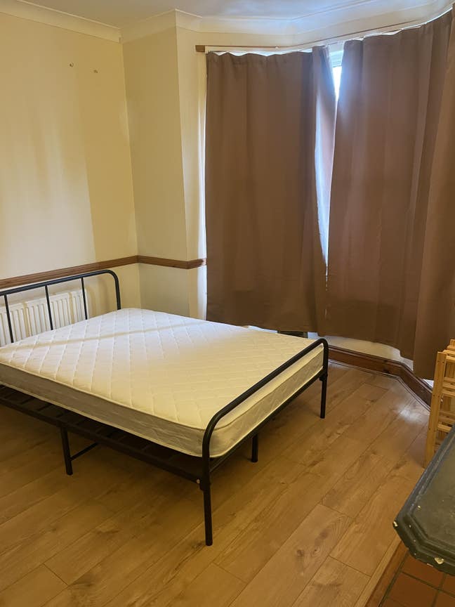 Double bedroom available 10 mins from Leytonstone Main Photo