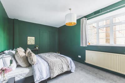 Female Flat -  £950  Inc  Bills Wifi Cleaner Main Photo
