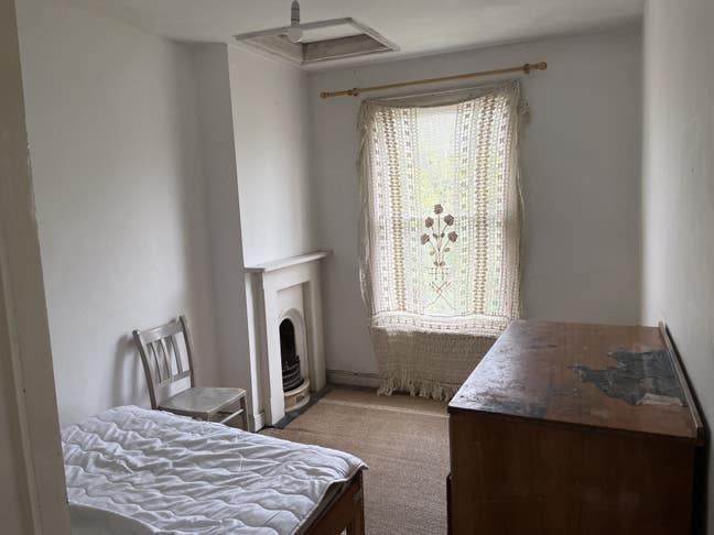Cute Room £720 a month all inclusive Main Photo