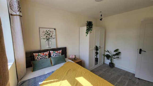 KT3 3RX Double  ensuite inclusive+Free  cleaner Main Photo