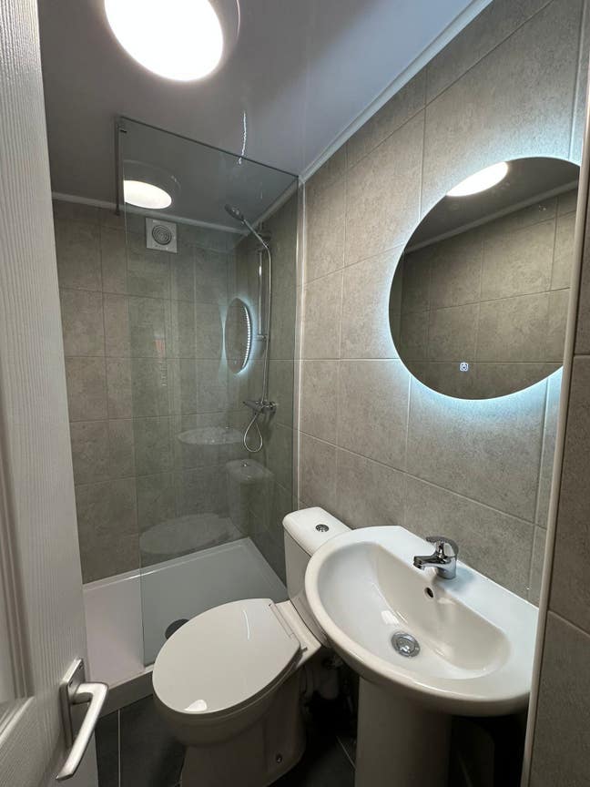 Stylish 2-Bedroom Flat in Prime Location Main Photo