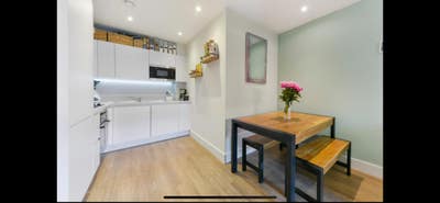 Large 2 Bed Luxury Flat W underground parking  Main Photo