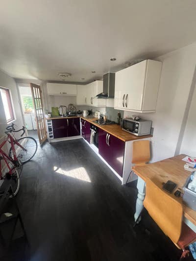 Double Room Available Close to City Centre  Main Photo