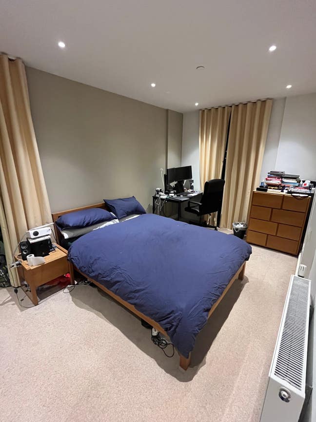 Large Double En-suite Room in a Modern Flat Main Photo