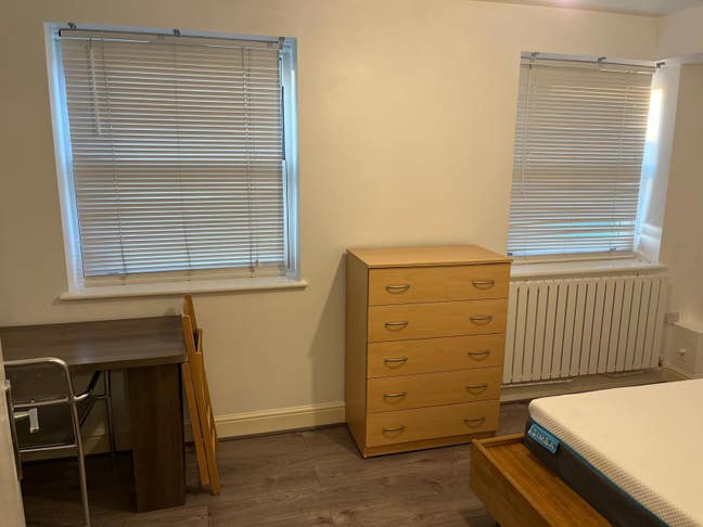 Single room to let in a one bedroom flat Main Photo