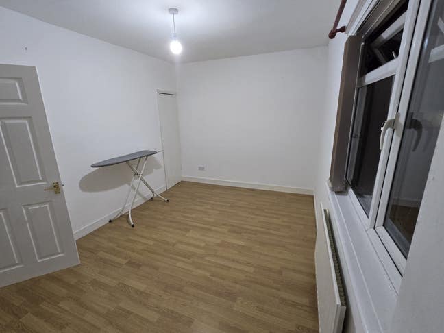 Double Room available for rent Main Photo