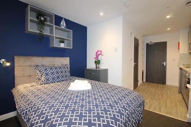 All-Inclusive Studio – £800, Parking Included Main Photo