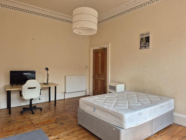 Student Only Flat - Room to Rent in Newington Main Photo