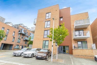 Top floor Penthouse Apartment in Campbell Park Main Photo