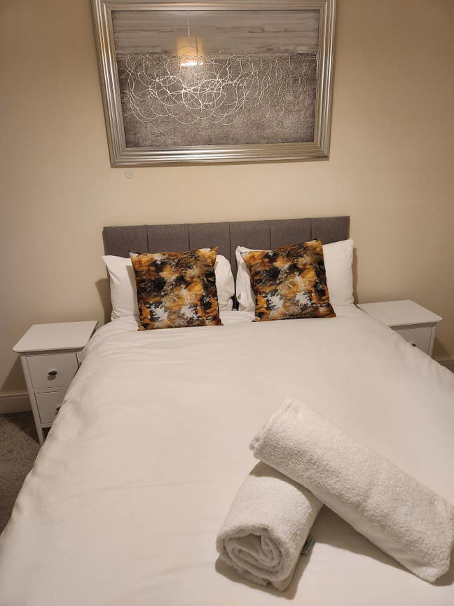Lovely & private 4 bedrooms Main Photo
