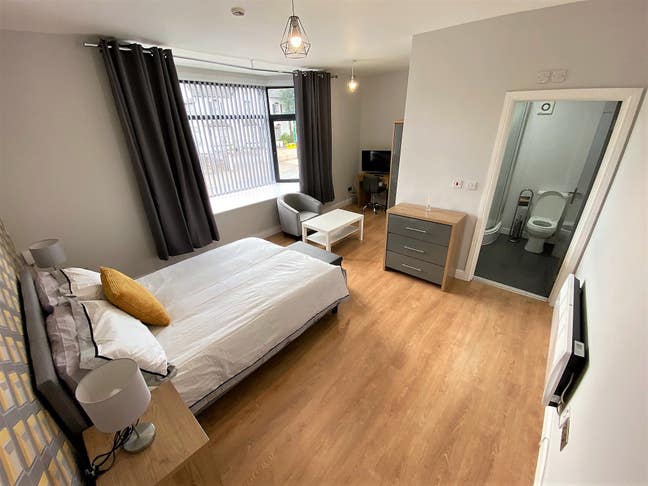 Double En-Suite Room Available Main Photo
