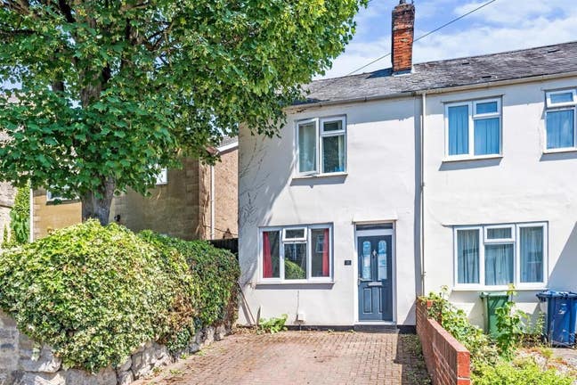 2 bed house to rent close to JR Main Photo