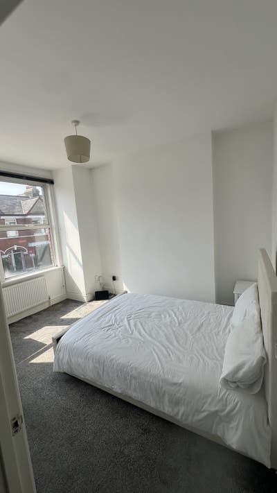 Double room available to rent in Earlsfield Main Photo