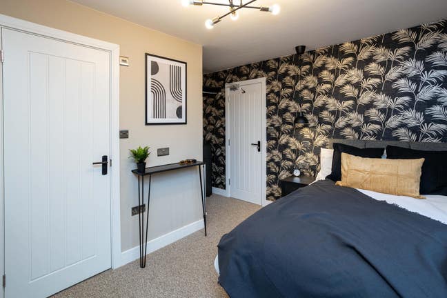 Double Ensuite Room in Quality Co-Living Main Photo