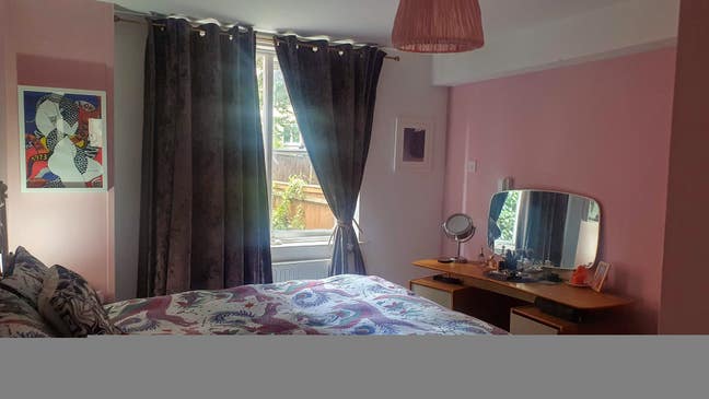 Lovely quiet double bedroom available  Main Photo