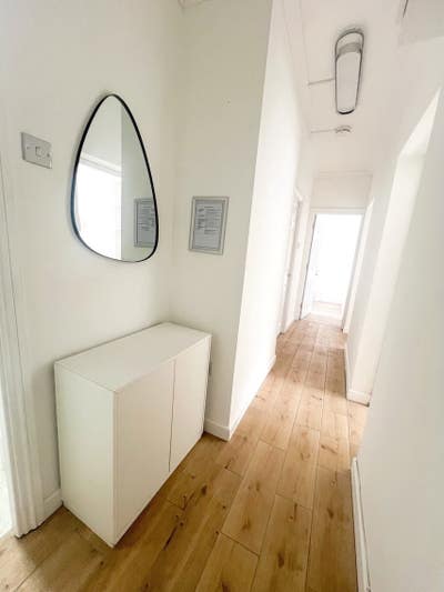 Renovated 3 bed flat in heart of London Bridge Main Photo