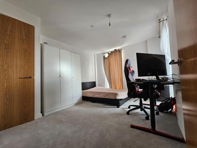 Spacious double room with personal bathroom  Main Photo