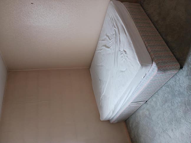 Double and Single Room for Rent Main Photo