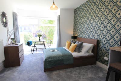Double ensuite room + kitchenette + all bills incl Main Photo
