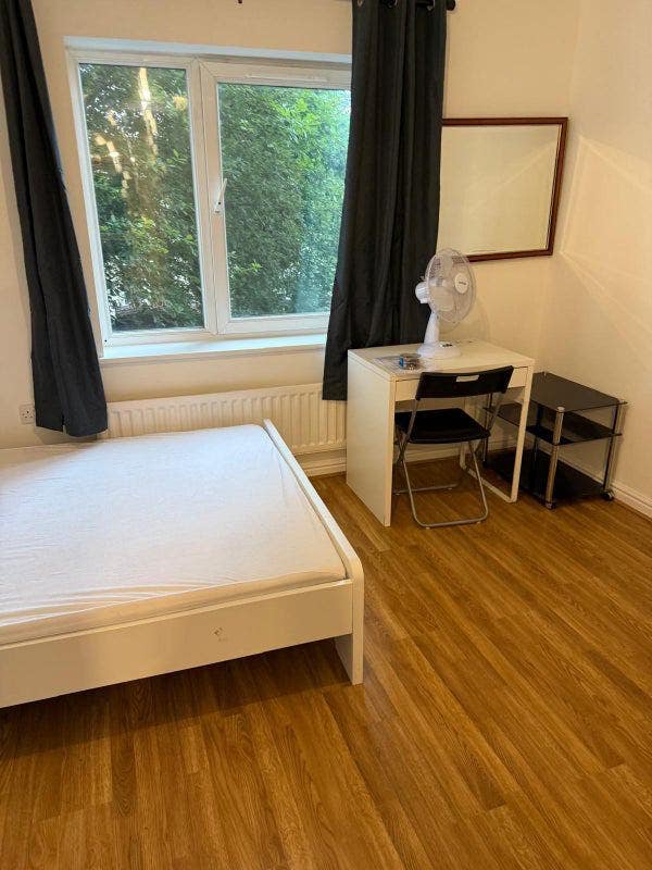 Large Double Rooms Near Manchester City Centre Main Photo
