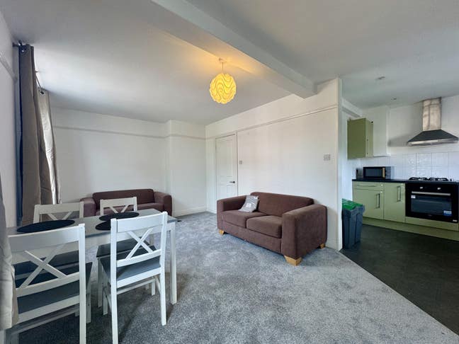 New Refurbished Rooms in Worcester Park Main Photo