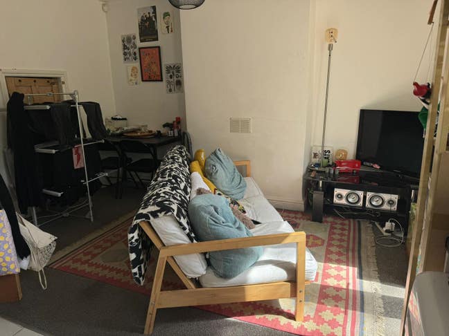 Unfurnished rooms - Council tax included Main Photo