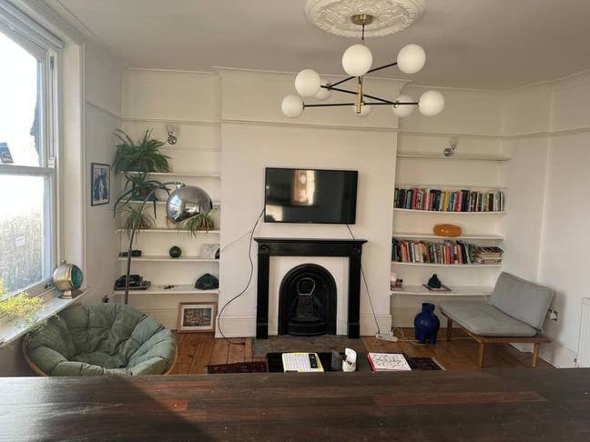 1 Bed Flat, Stoke Newington Road, N16  Main Photo