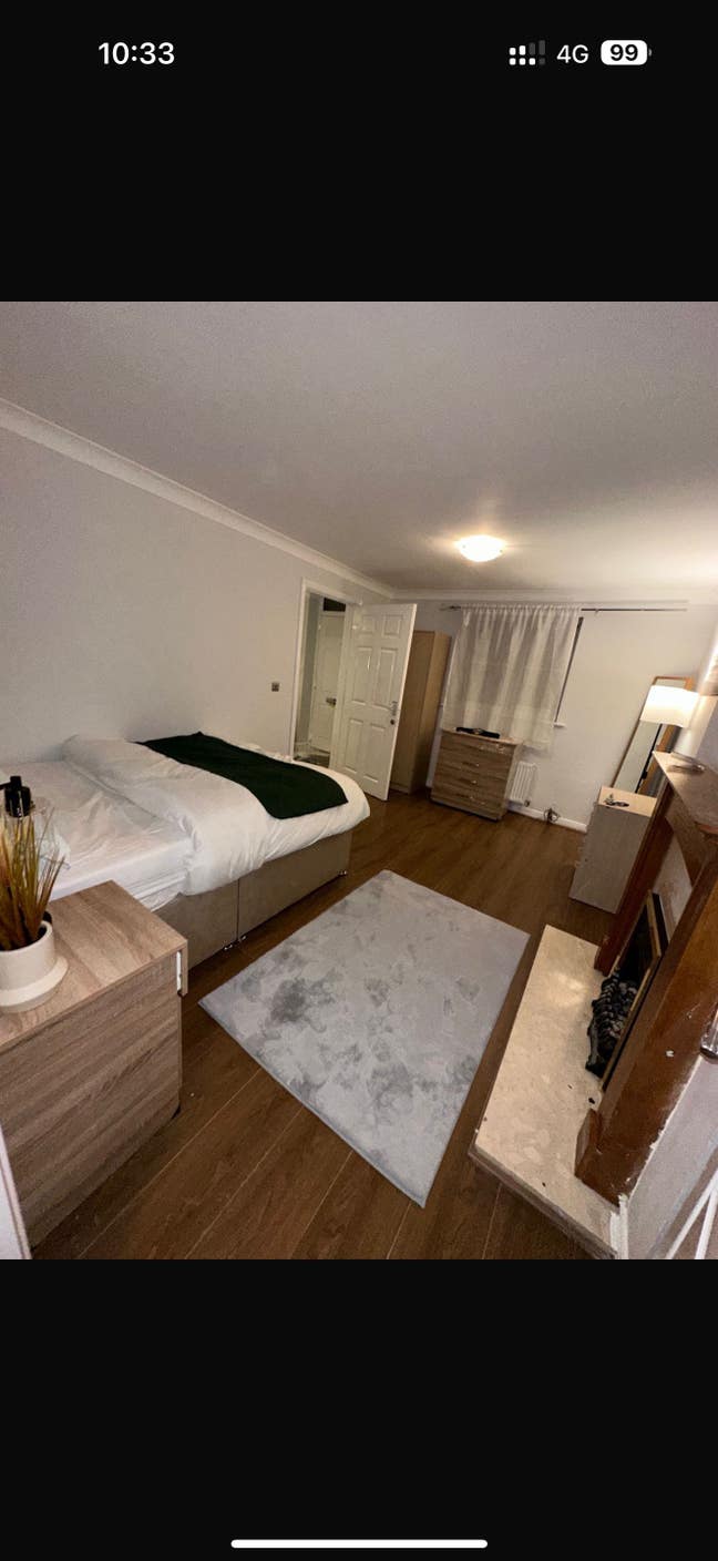 Double room with en-suite NG5 next to hospital  Main Photo