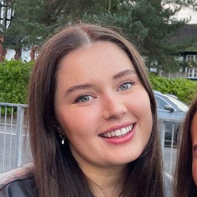 Seeking a double room in a friendly home Main Photo