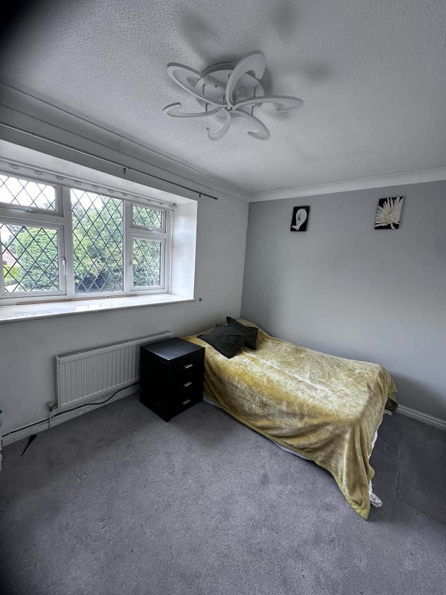 Double room shared bathroom Main Photo