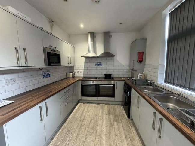 En-Suite Room on Ravensworth Road, DN1 Main Photo