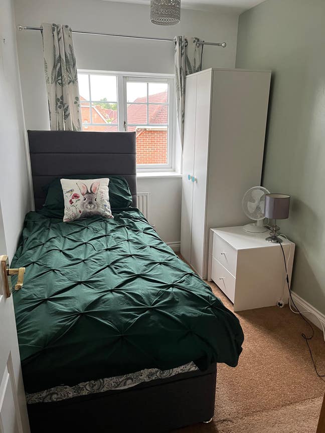 Single Room offered  Main Photo