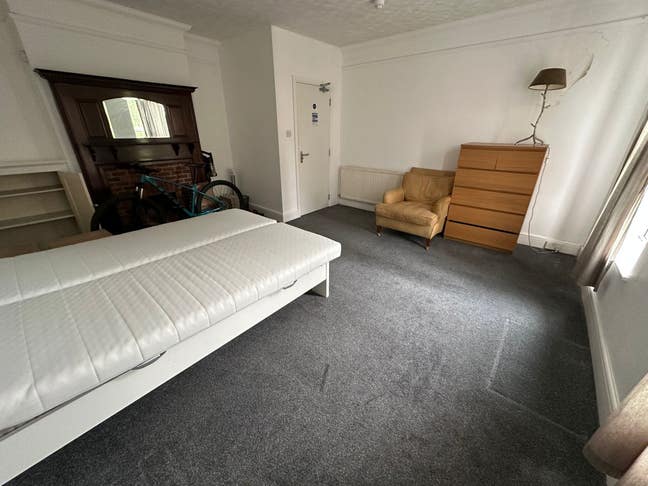 Furnished Room Main Photo