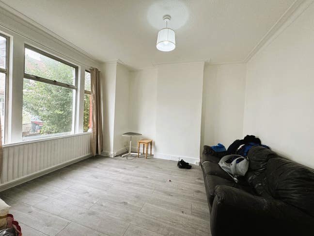 Brand Newly Refurb 4Bed Garden Undine St Tooting  Main Photo