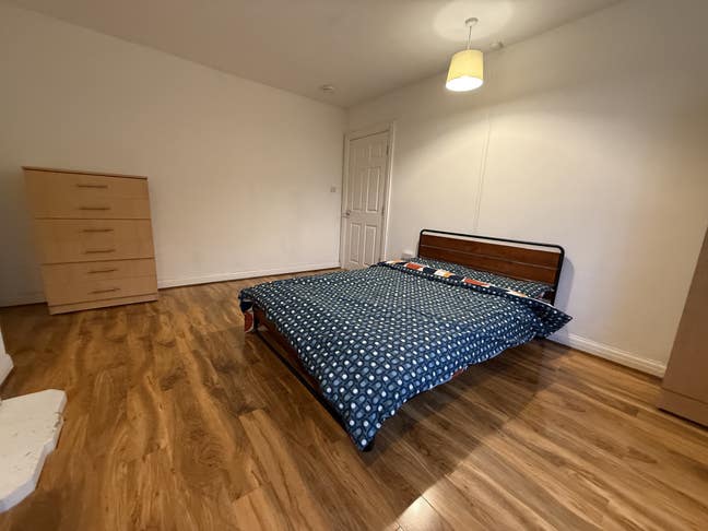 Bright Refurbished Room in Quiet Homely House Main Photo