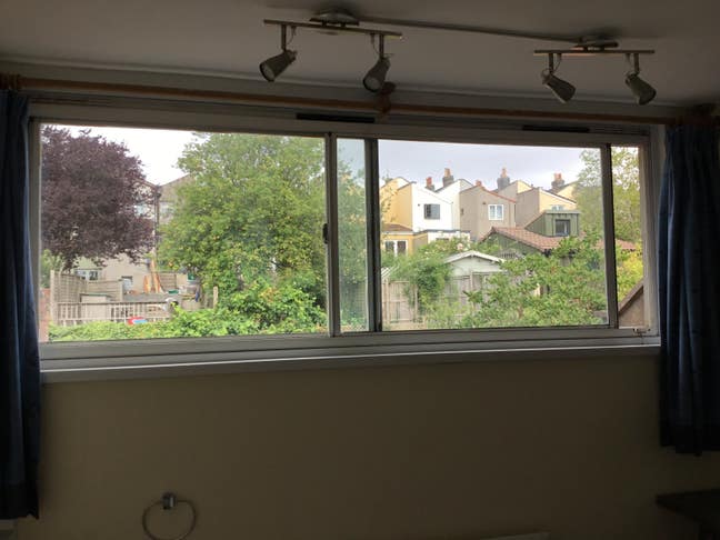 Large Double Room Available Near Victoria Park Main Photo