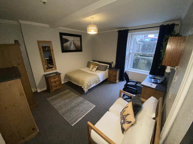 Large Room available next to Dundee University Main Photo
