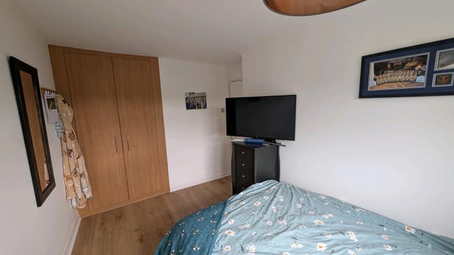 Double Room to rent in house with 2 x living rooms Main Photo