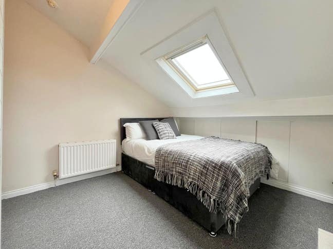 Double rooms to rent bills inc. - L15 Main Photo