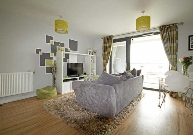 Bright 1-Bed Flat with Balcony  Main Photo