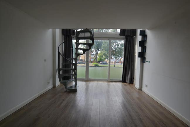 Spacious One-Bedroom Duplex with Private Parking – Main Photo