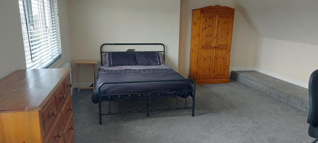 HUGE room, en-suite, very quiet, big house garden Main Photo
