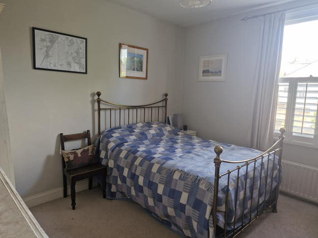 Quiet double room available in family house Main Photo
