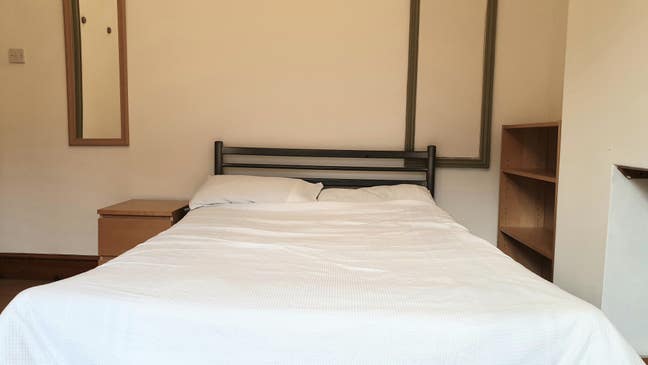 1 double room available in a shared house  Main Photo