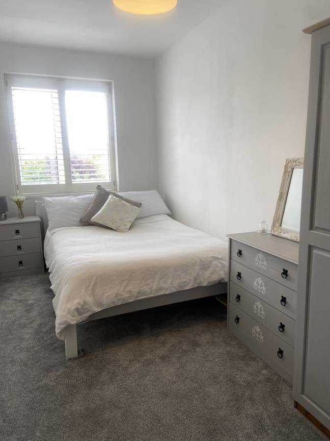 Refurbished Double.  Safe, Clean & Quiet Home. Main Photo
