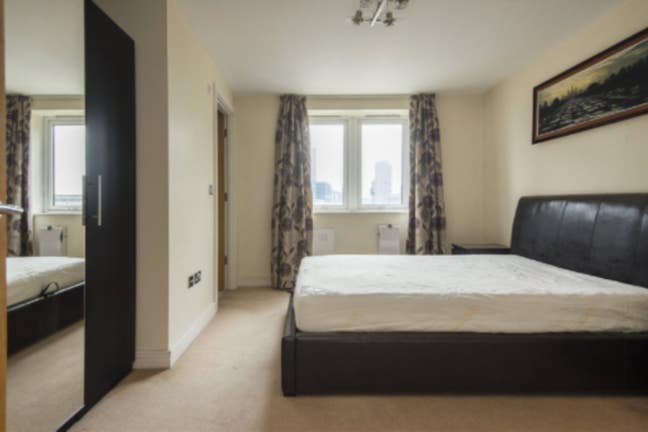 Beautiful double em suite double with parking slot Main Photo