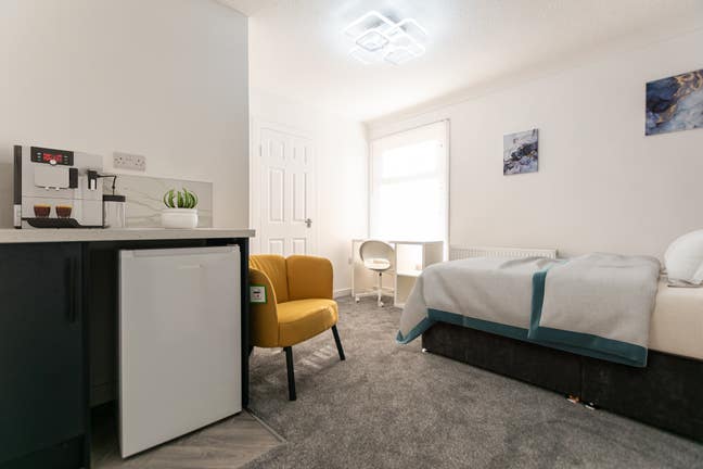 ✨ Brand New Rooms With Kitchenettes Available 😍 Main Photo